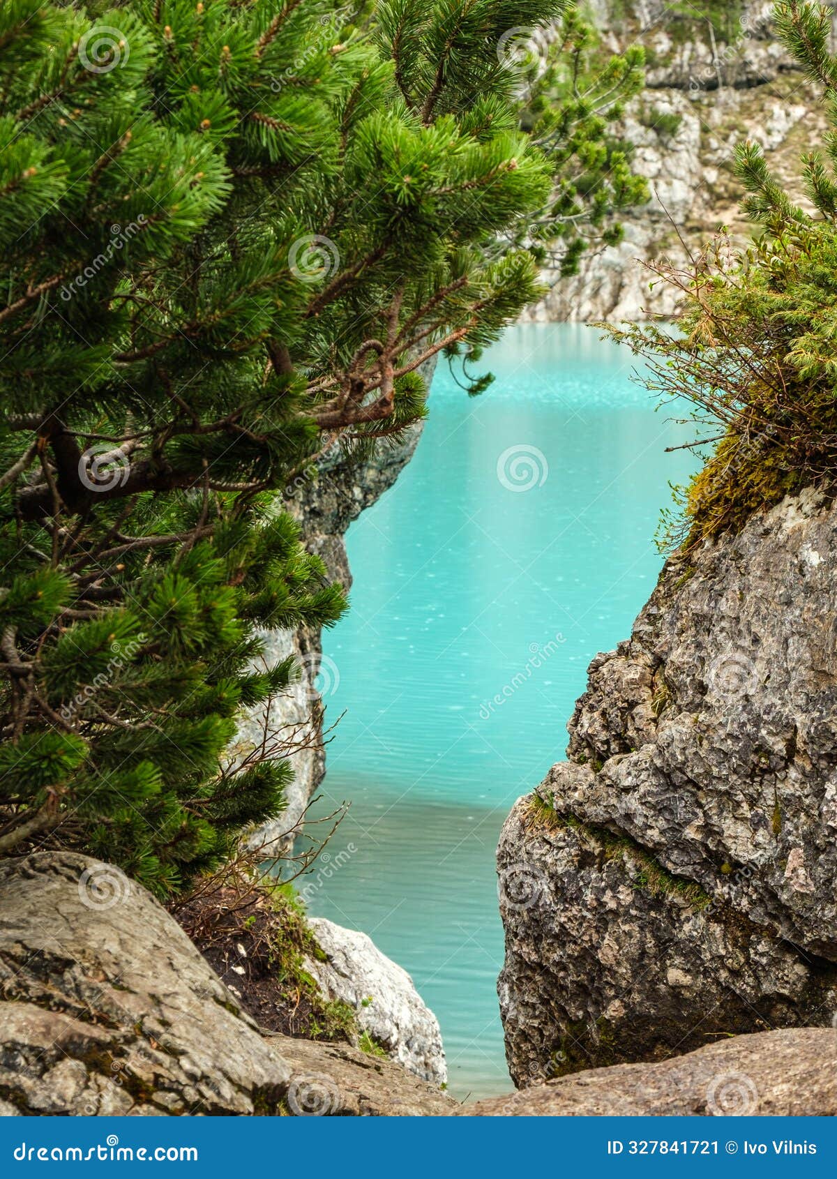 dolomitesÃ¢â¬â¢ iconic godÃ¢â¬â¢s finger watching over lago di sorapis